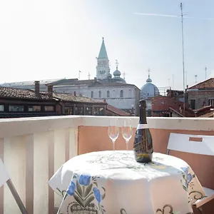 venice-luxury-terrace-view-of-san-marco.hotelinveneto.com/