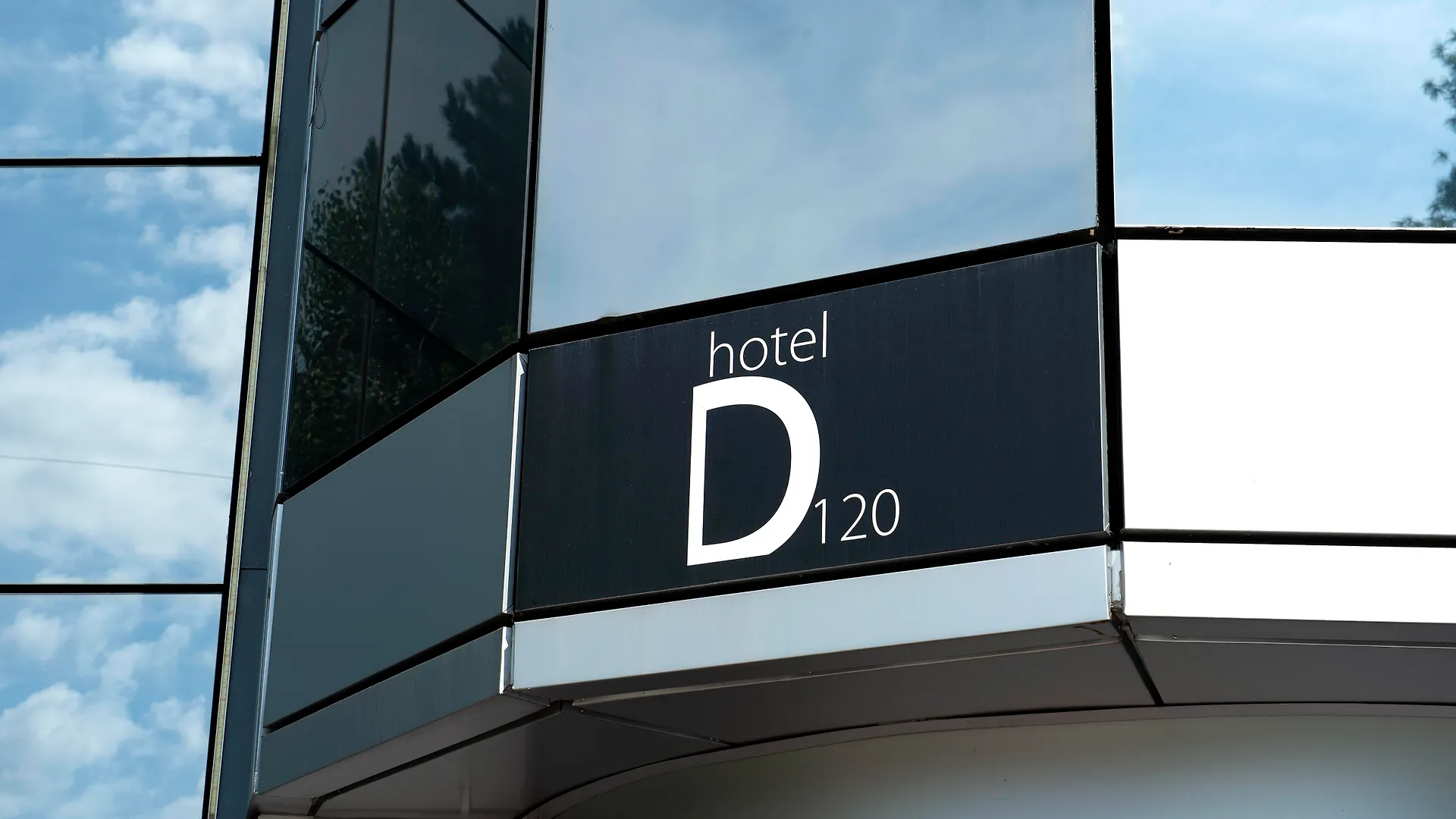 Hotel D120 Olgiate Olona